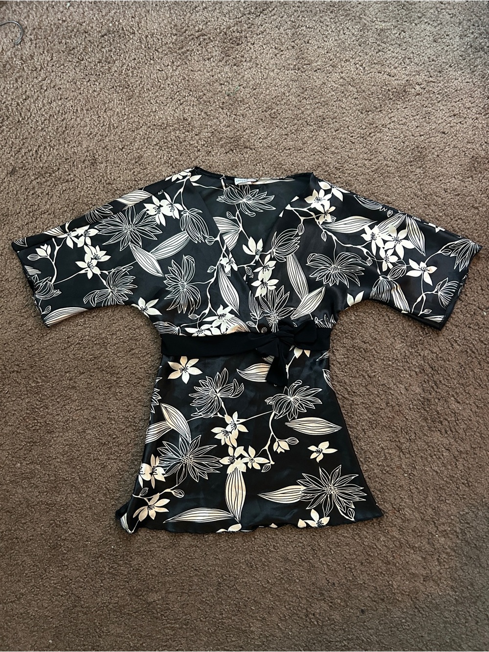 Floral Tie-Waist Tunic Top in Black and Cream